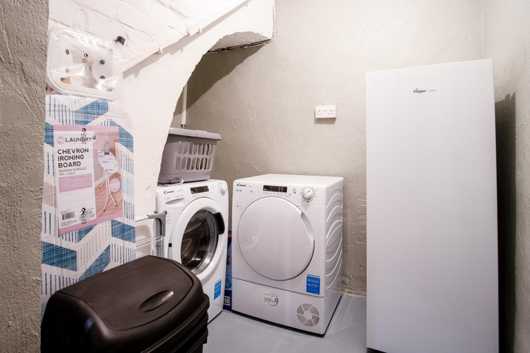 Others 5, The Lanterns - 9 Bedroom - Sleeps 17 - Saundersfoot Village Centre, Pembrokeshire
