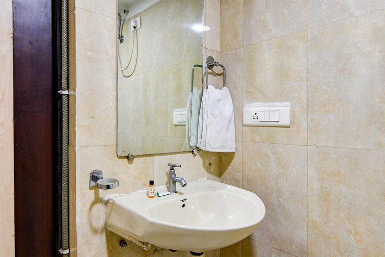 Bathroom 4, Hotel Q-Inn, Kolkata