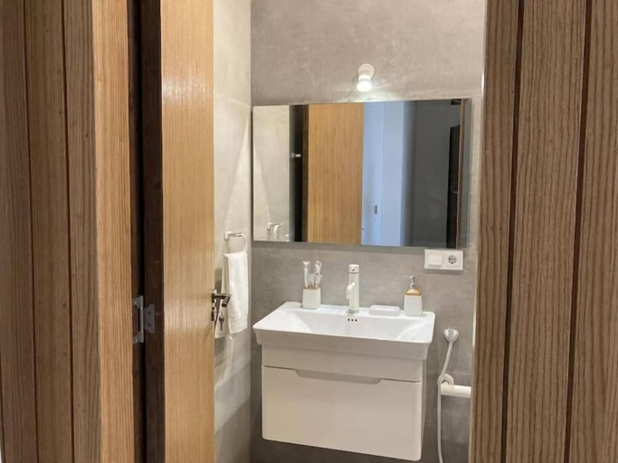 Bathroom 4, King David luxury two bedroom 10, Tbilisi