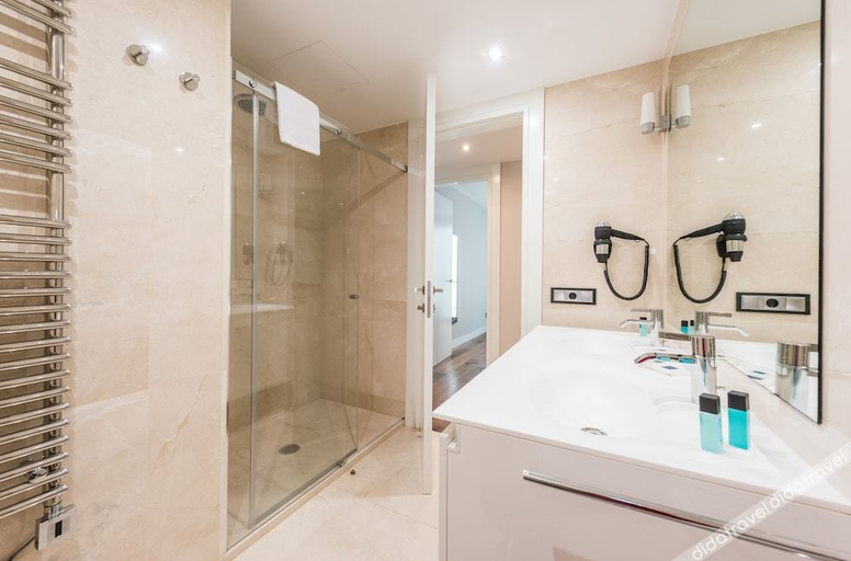 Bathroom 4, Gran View Apartments Madrid, Madrid