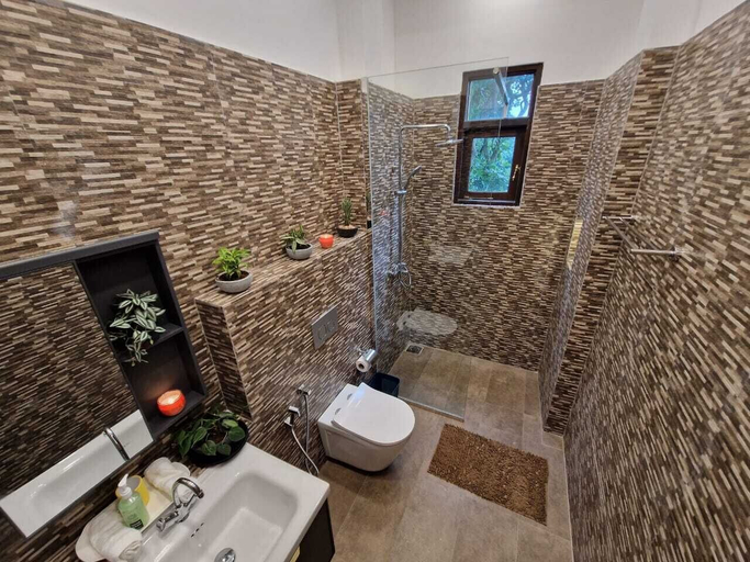 Bathroom 4, ThiThi's Palace, Weligama