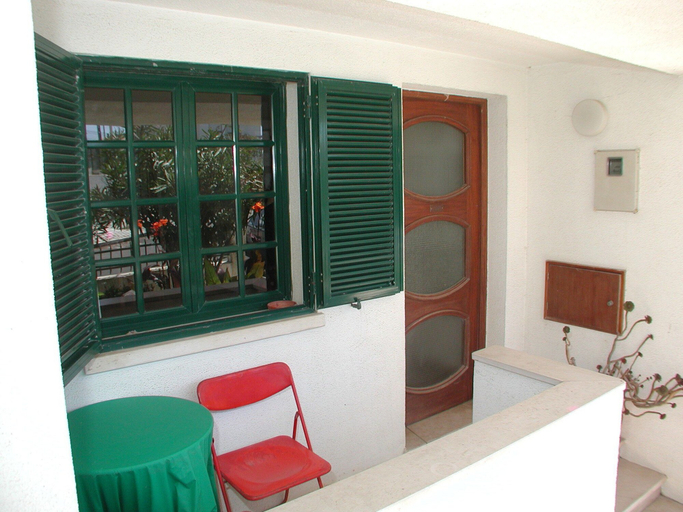Others 5, Apartment Wolf, Lourinhã
