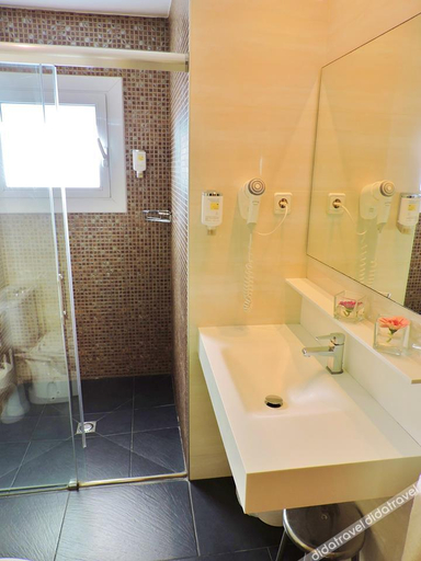 Bathroom 3, Aparthotel Solifemar, Barcelona