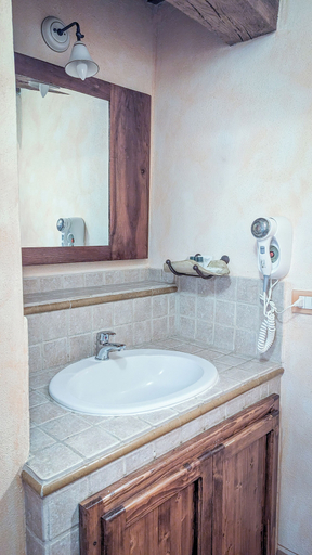 Bathroom 2, PienzaLettings Suites, Siena