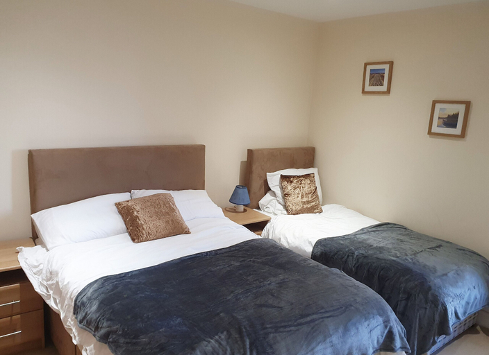 Bedroom 2, Ballycotton Holiday Apartment No 6