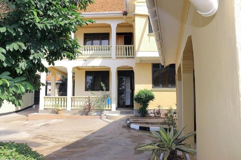 Entrance, Prax suits, Jinja
