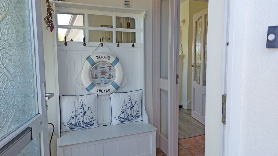 Others 5, Southland Holiday Home