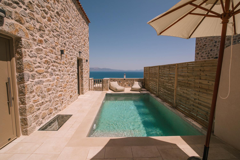 Sport & Beauty 4, Mani Luxury Suites and Studios in Gytheio with Private Pools, Peloponnese