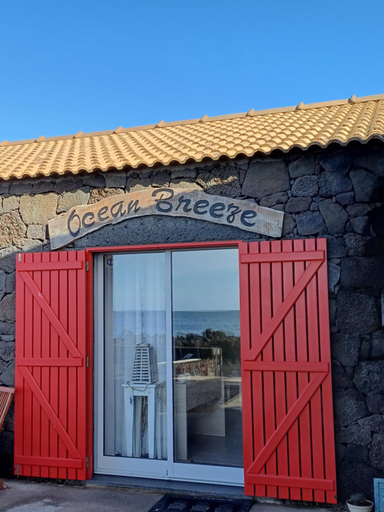 Others 2, Ocean Breeze, Madalena