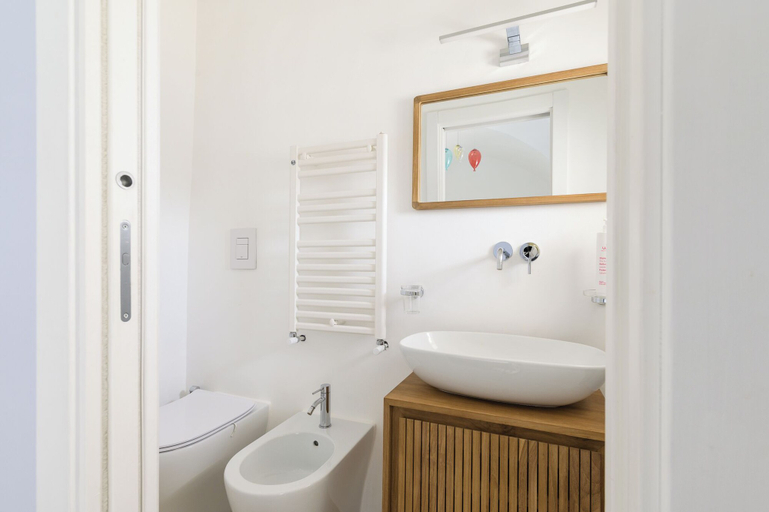 Bathroom 4, La Casa del Vicolo by Wonderful Italy, Brindisi