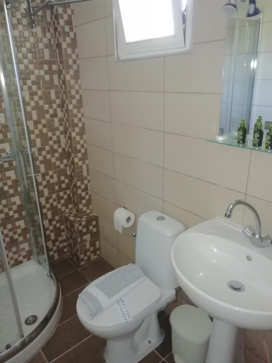 Bathroom 3, Studios Magda, Epirus