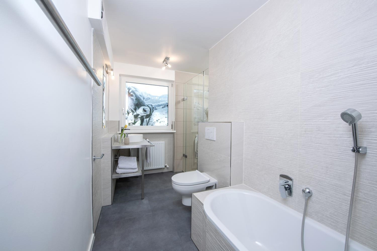 Bathroom 2, Kaserstube Ferienwohnungen, Reutte
