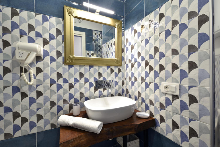 Bathroom 5, Frizzo House, Salerno