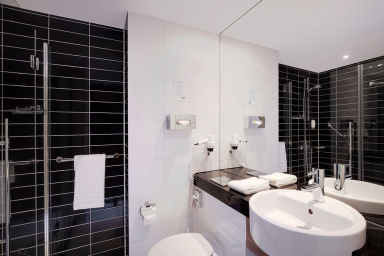 Bathroom 14