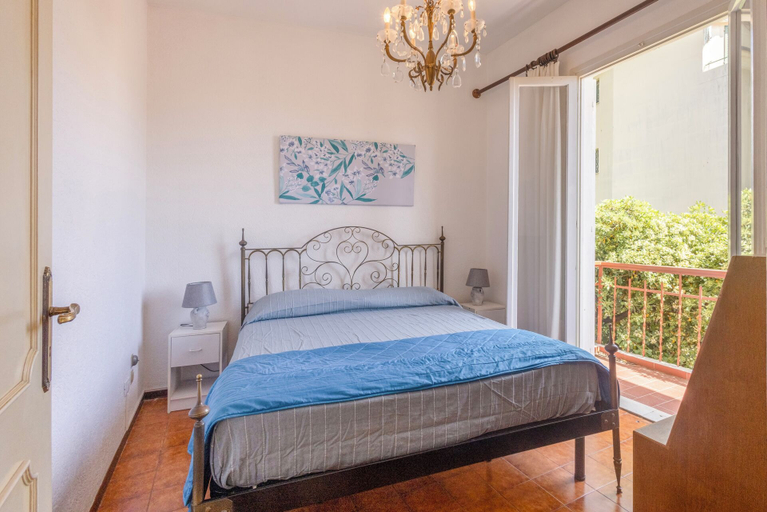 Bedroom 1, Quiet Apartment by Wonderful Italy, Imperia