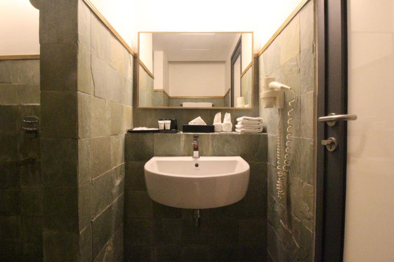Bathroom 15