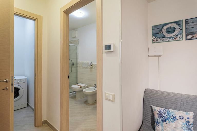 Others 5, Comfy Apartment Near the Harbor, Genova