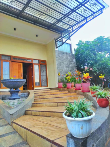 Exterior 1