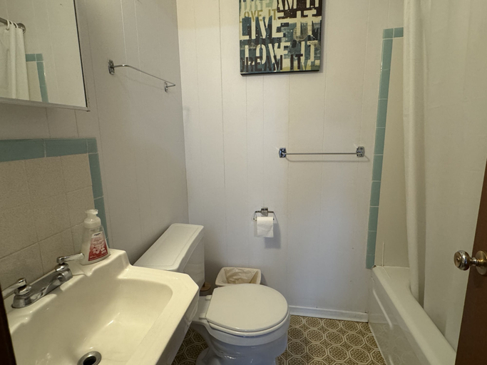 Bathroom 3, Lake Sparrow Guest House Inc, Simcoe