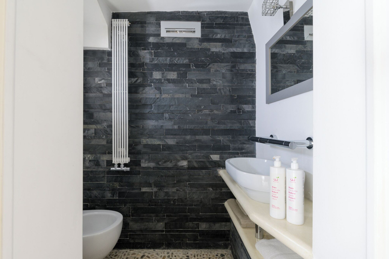 Bathroom, Casa Carducci by Wonderful Italy, Brindisi