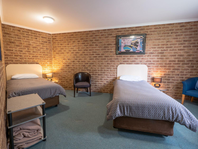 Bedroom 3, Eildon Parkview Motor Inn Room 1, Murrindindi - East