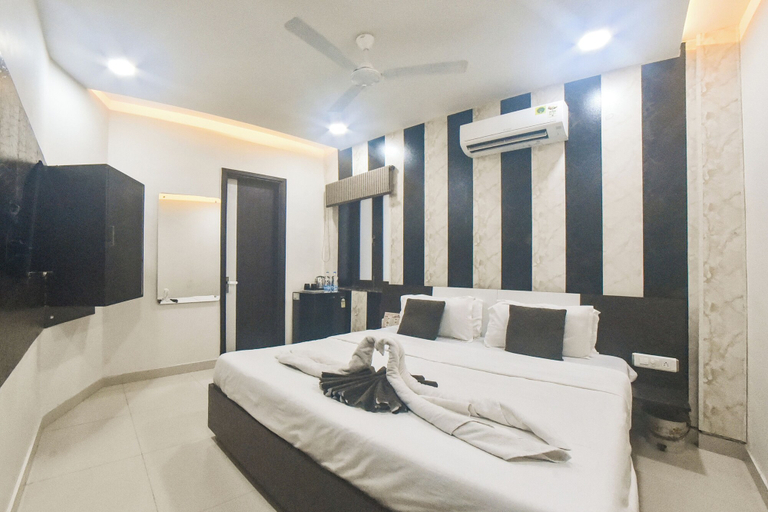 Bedroom 2, hotel akaal heights, Amritsar