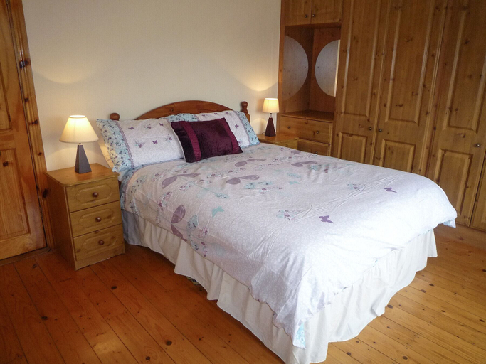 Bedroom 2, Boherbue Holiday Home