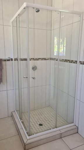 Bathroom 3, Northwich Game Ranch, Vhembe