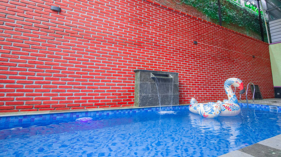Swimming Pool 8