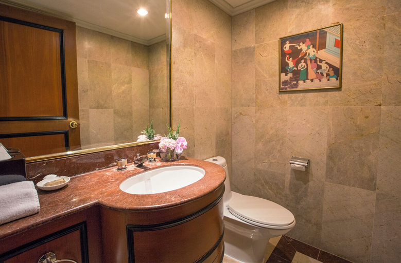 Bathroom 3, Krungthep Wing Apartment, Bang Rak