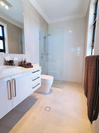 Bedroom 2, ✿Stylish Townhouse; with King Bed, NBN, Netflix, WIFI, Adelaide