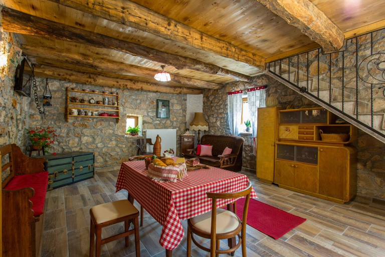 Others 2, Nonna Stara, Dobrinj