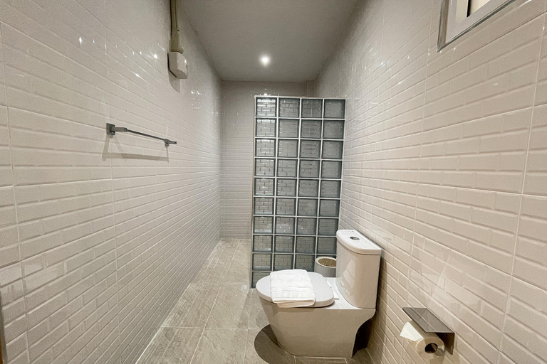 Bathroom 14