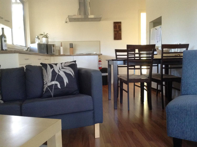 3, 27 Rows on Hermitage, Singleton