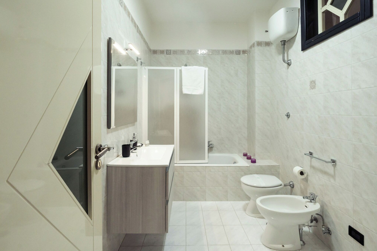 Bathroom 2, Casa Lungomare IX Maggio, Bari