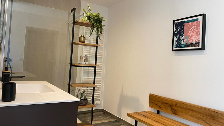 Bathroom 2, LES ROCHES DE BAUDISSET, Var