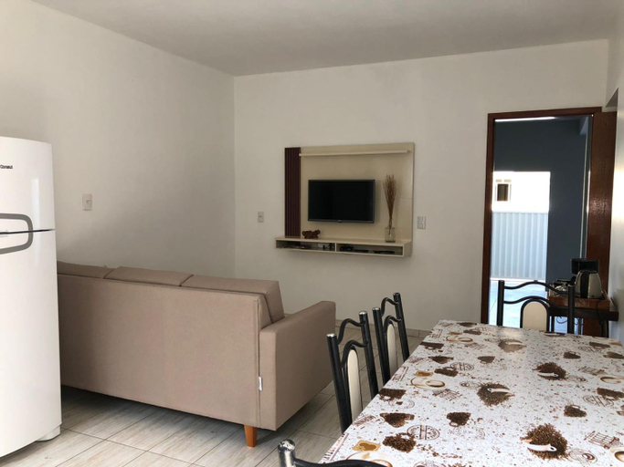 5, Casa proxima a praia de Calheiros, Governador Celso Ramos