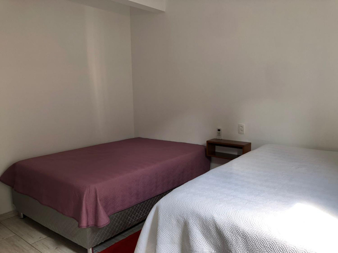 2, Casa proxima a praia de Calheiros, Governador Celso Ramos