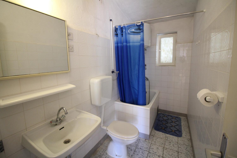 Others 5, Makarska centre & free private parking, Makarska