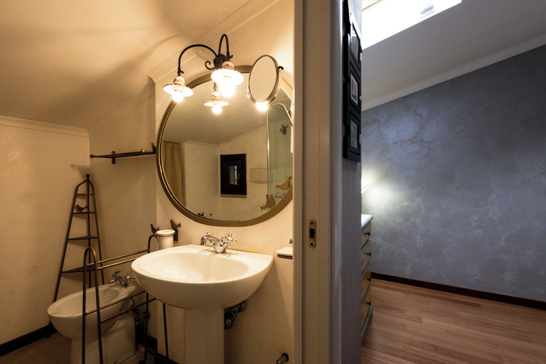 Bathroom 2, Villa Aureliana, Rome