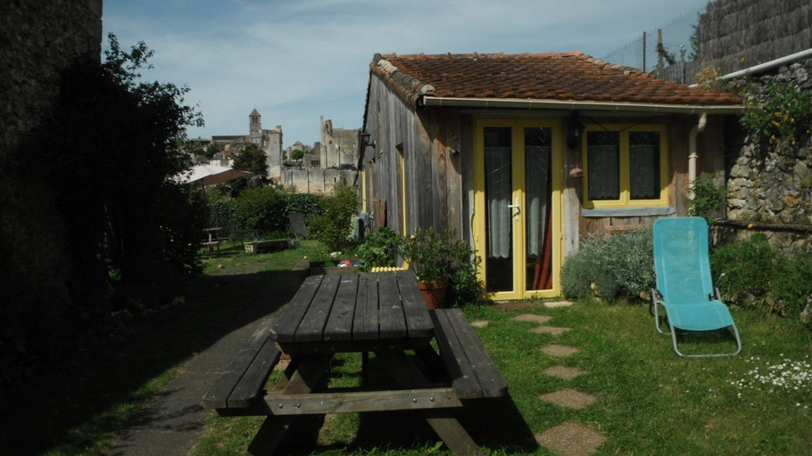 Others 4, La Maison Rouge, Vienne