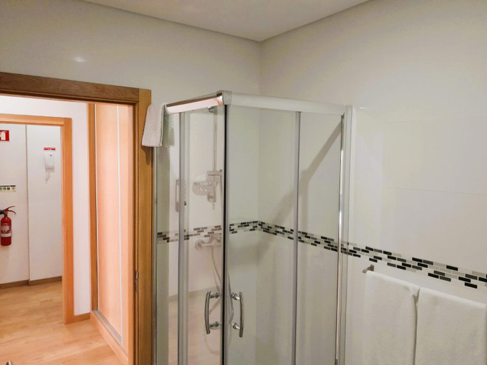 Bathroom 2, Asgard Oporto Downtown Apartments, Porto