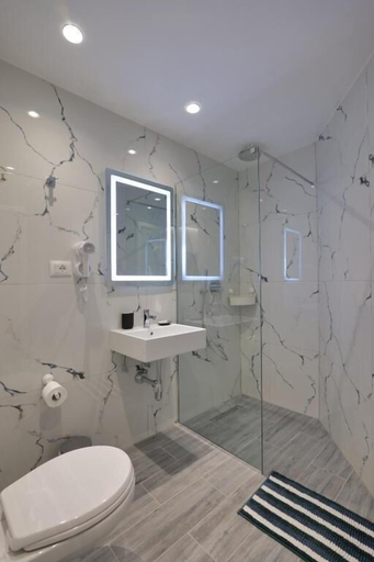 Bathroom 3, Vila Melisa, Sarandës