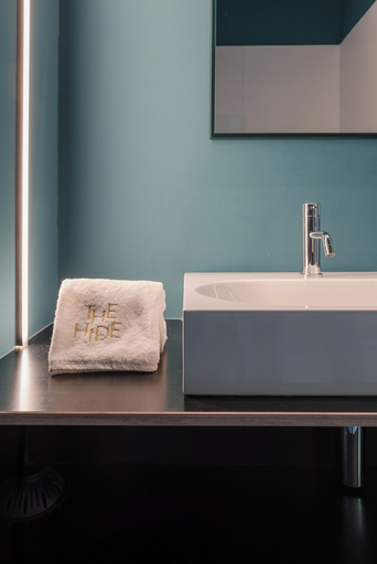 Bathroom 3, The Hide, Oost-Vlaanderen