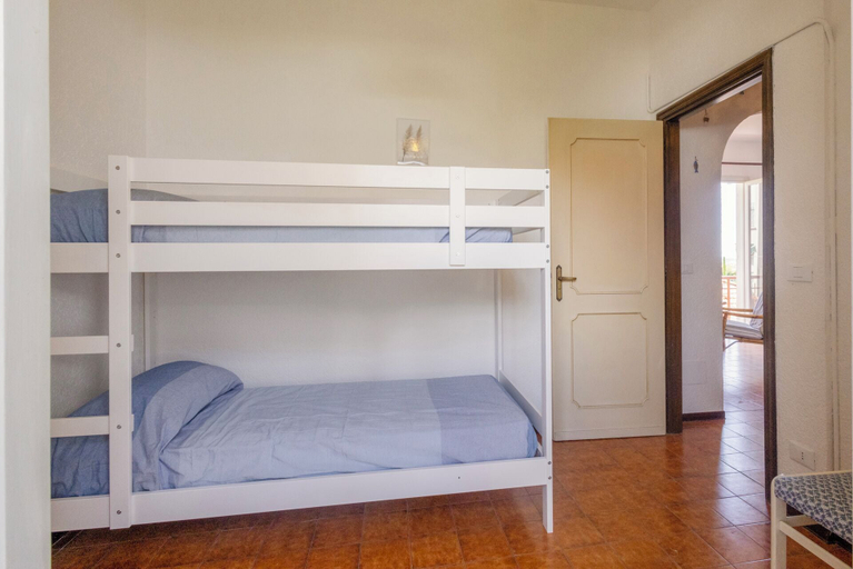 Bedroom 3, Quiet Apartment by Wonderful Italy, Imperia