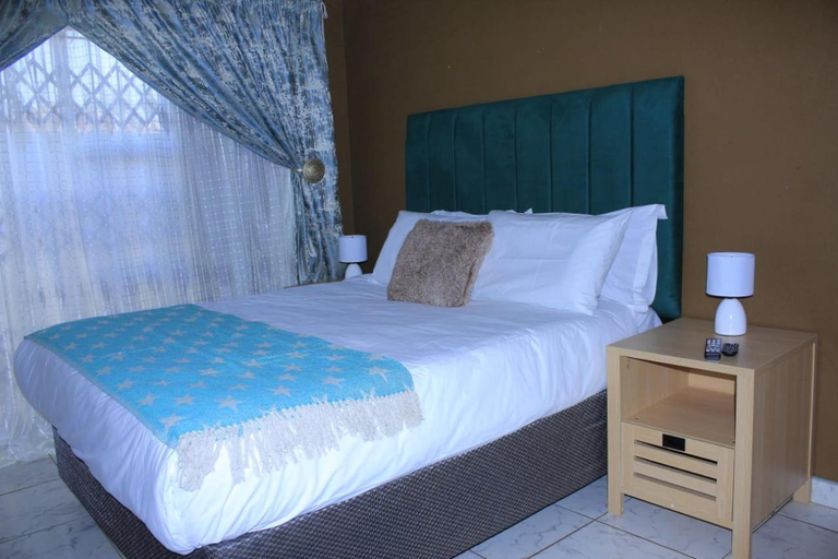 Others 3, Mutshinyalo Residence, Vhembe
