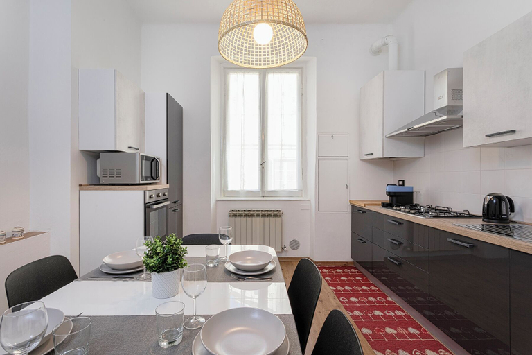 Others 4, Central & Cozy Apartment by Wonderful Italy, Genova