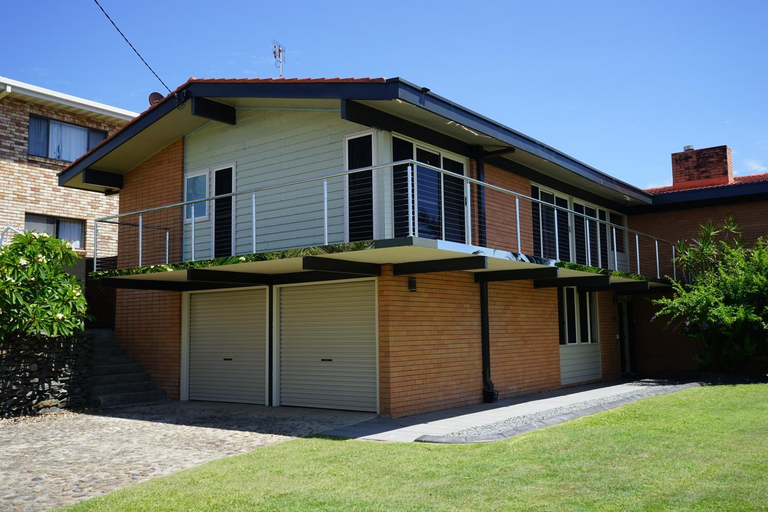 Villa with Views & Pool, Gold Coast