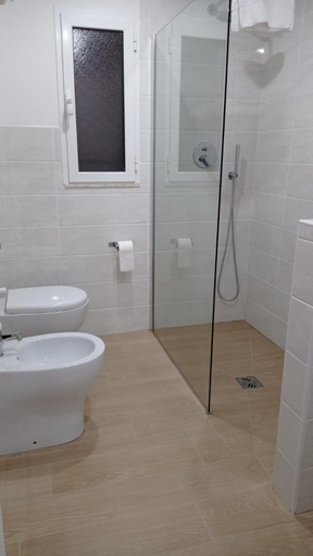 Bathroom 12