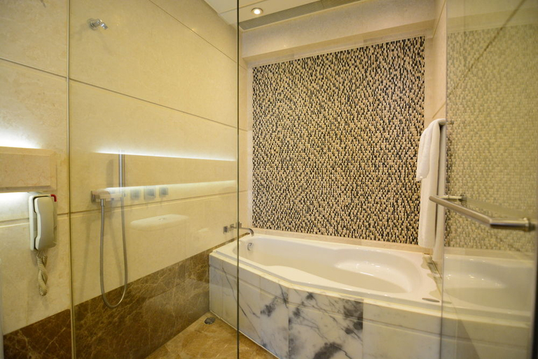 Bedroom 5, Harbour Grand Hong Kong, Hong Kong Island